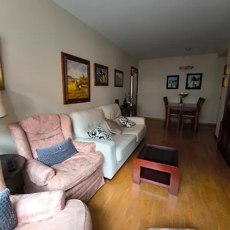 With 3 Bedrooms, 2 Bathrooms, Garage, And Wi-fi Apartmán *