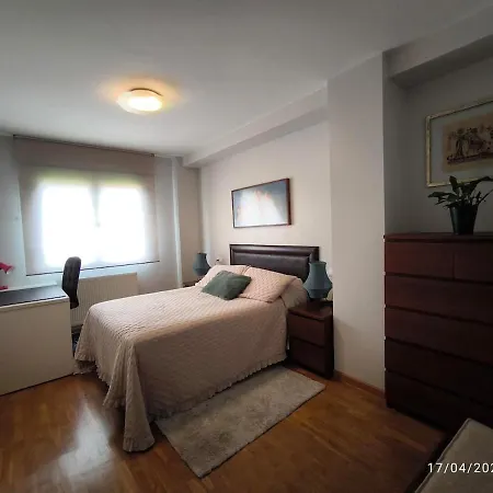 With 3 Bedrooms, 2 Bathrooms, Garage, And Wi-fi Apartmán *